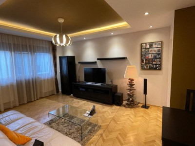 Apartament 3 camere, 72 mp, la cheie, centrala proprie, metrou, zona Unirii