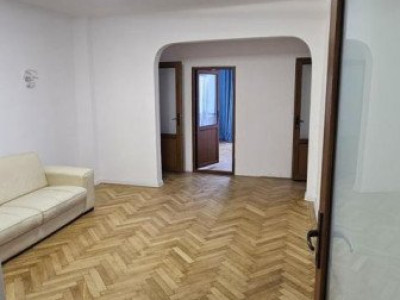 Apartament cu 4 camere Piata Muncii